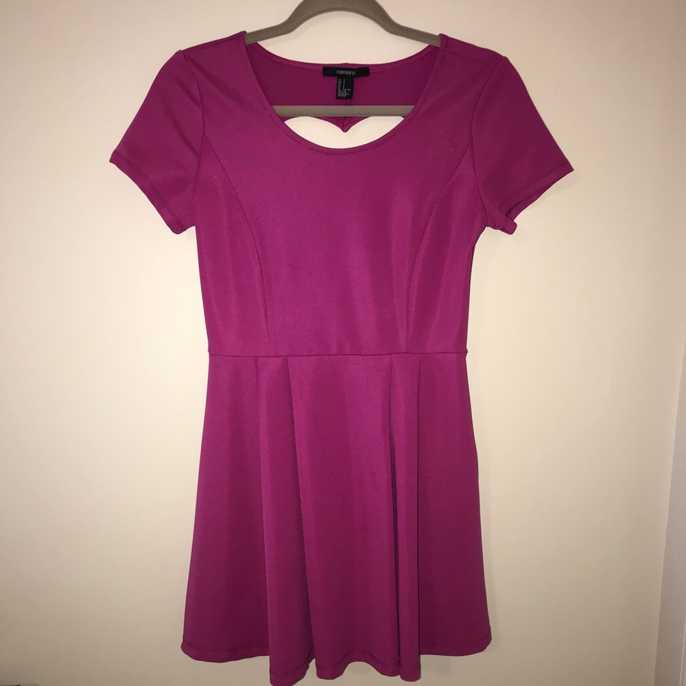 Dark pink cut out pleated dress / magenta